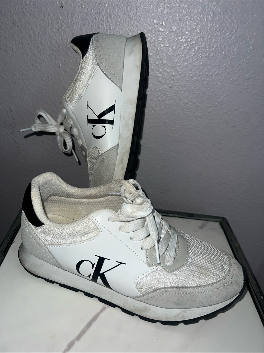 Calvin Klein Retro Runner with Suede Women’s Athletic Sneakers Sz 7